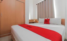 RedDoorz Plus near Galaxy Bekasi